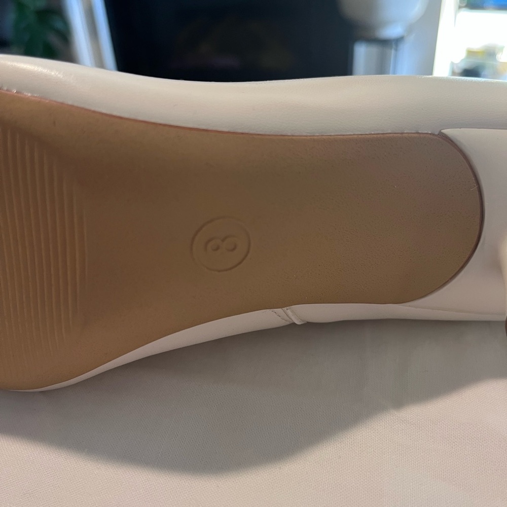 Elegant Cream Ankle Boots - Picture 5 of 8